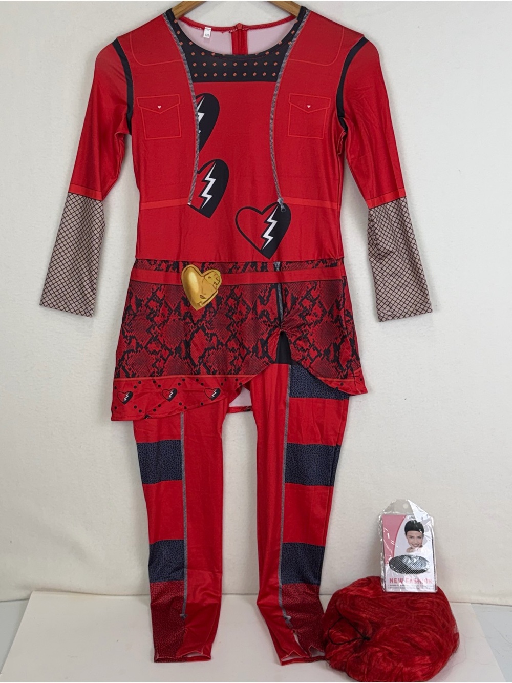 Disney Descendants 4 The Rise of Red Queen of Hearts Costume Jumpsuit & Wig- NEW